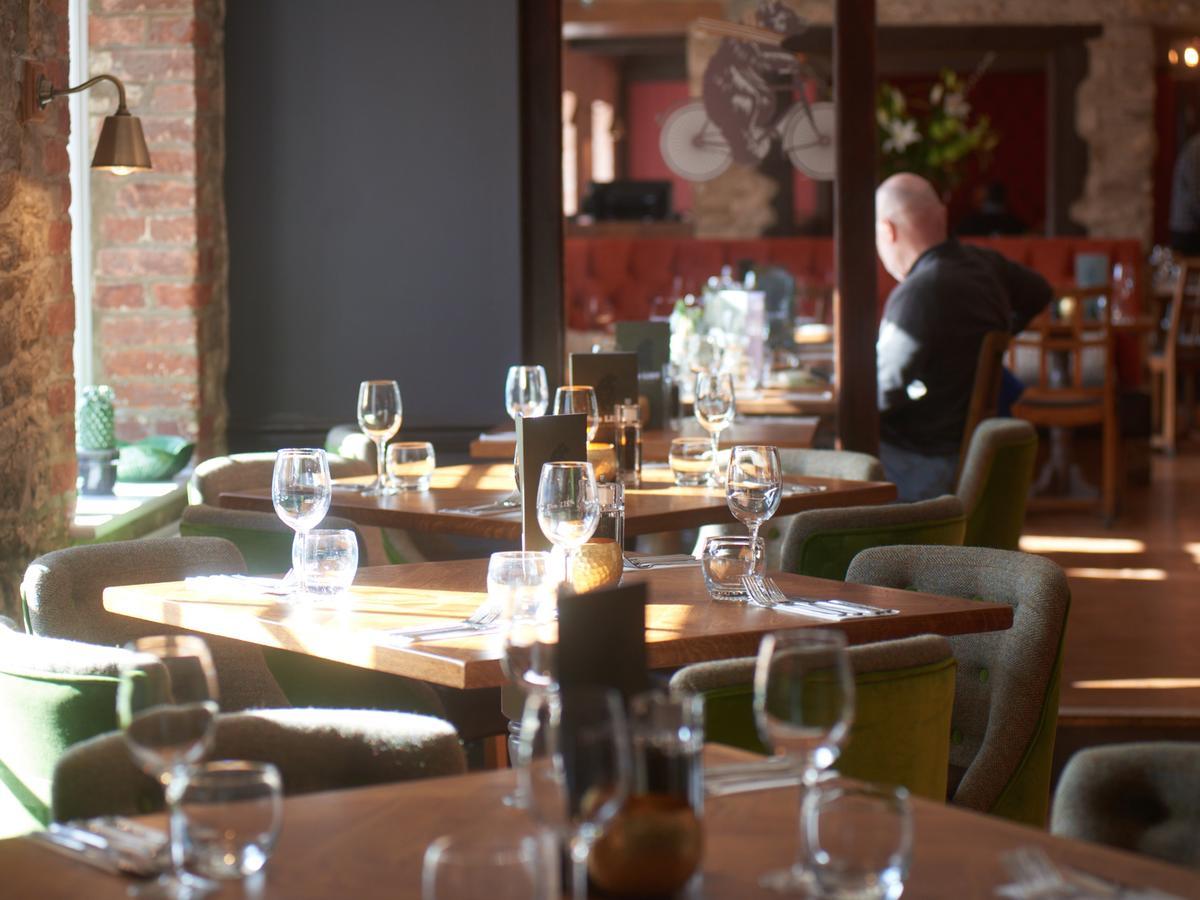 Bear And Ragged Staff 호텔 Cumnor 외부 사진