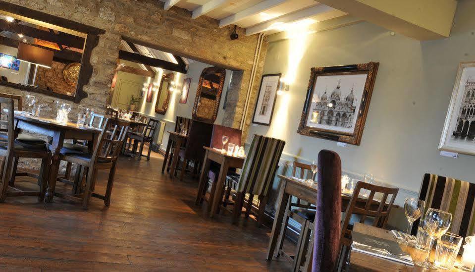 Bear And Ragged Staff 호텔 Cumnor 외부 사진